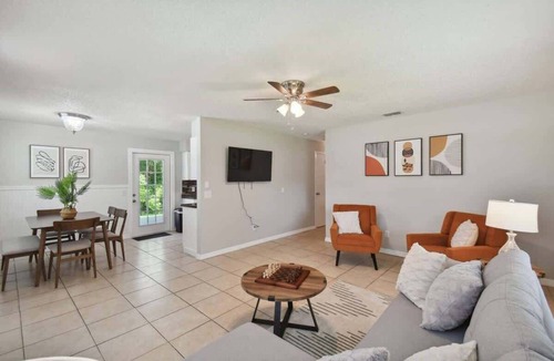 Dade City House | Charming Dade City Home with Fire Pit & Garden
