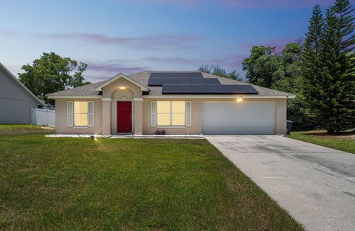 Sunridge Woods House | Charming Davenport Retreat with Private Pool by RedAwning