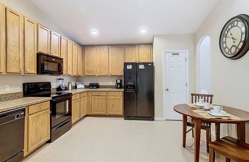 Davenport House | Charming Disney Getaway 3BR Home + Private Pool