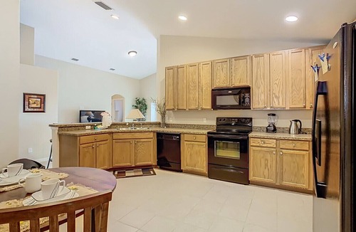 Davenport House | Charming Disney Getaway 3BR Home + Private Pool