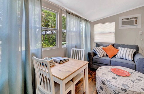 Bayou Oaks Apartment | Charming, dog-friendly cabana in great location with WiFi & large yard