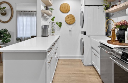 Wesley Chapel Cabin | Charming Farm Stay with Fresh Eggs 🐓 1.5 Acres Near Tampa in Wesley Chapel