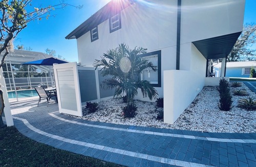 Lutz House | Charming fully renovated 4-bedroom spacious house with pool in Tampa/Lutz area!