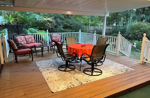 Northeast Pensacola House | Charming home near 1-10, WiFi, deck, close to everything, yard, pets, 65” TV.