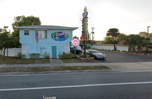 Titusville Hotel | Charming hotel suite with AC and WiFi in delightful Titusville