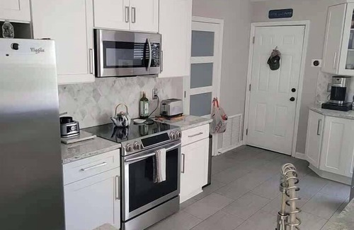 Sandalwood House | Charming House w/Hot Tub & Free PPV near Mayo Clinic