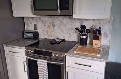 Sandalwood House | Charming House w/Hot Tub & Free PPV near Mayo Clinic