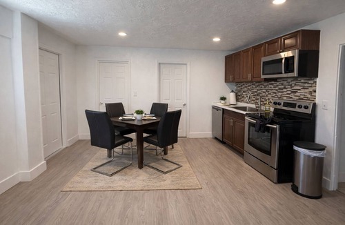 Oak Ridge House | Charming Little Nook Near Universal Parks & Outlet.