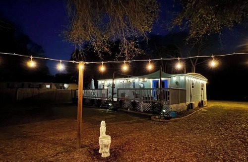 Masaryktown House | Charming mobile home with WiFi and AC in wonderful Masaryktown.