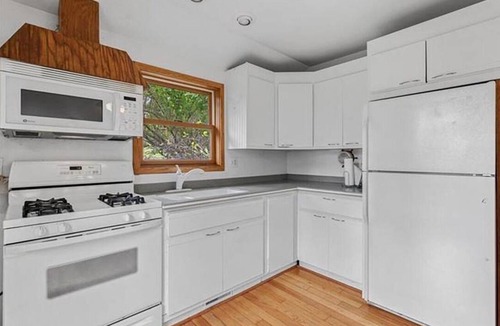 McHenry Cottage | Charming Old World Cottage, Pistakee Bay