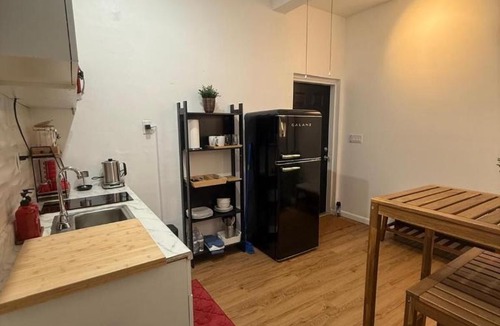 Ludlam Apartment | Charming Private 1-Bedroom Suite with Parking in Miami