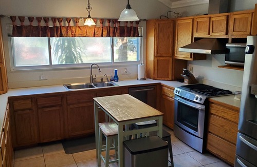 Arlington House | Charming retreat near Downtown and the Hospitals. Short drive to the beach.