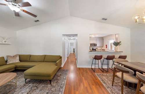 Newtown House | Charming Sarasota Getaway Near Lido Beach, Siesta Key & Downtown