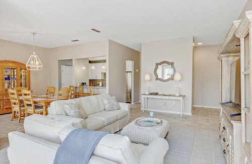 Sawgrass Condo | Charming Upstairs Condo with Stunning Water