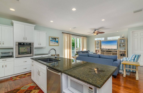 Siesta Key House | "CHATEAU du SOLEIL" SINGLE Family Home 1-1/2 Blocks to Beach Private Pool