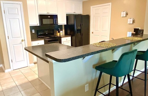 Gunter Afs House | Cheerful 3 bedroom home w/ WIFI & Roku Access