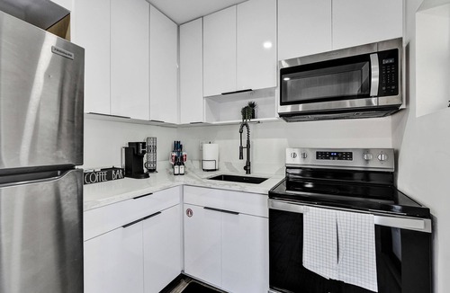South Middle River Apartment | Chic 1-bedroom apartment in fantastic Fort Lauderdale with WiFi, AC