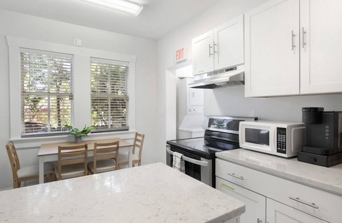 Historic Ybor House | Chic 1 BR in Historic Ybor City - Sleeps 4