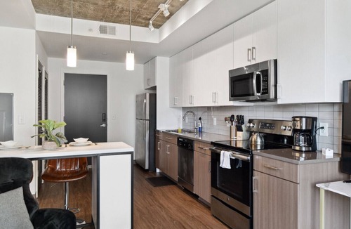 Birmingham Apartment | Chic, Central Birmingham Condo – 2BR!