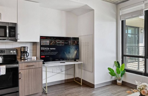 Birmingham Apartment | Chic, Central Birmingham Condo – 2BR!