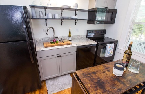 East Hill House | Chic & Central/Less than a 10-minute drive to Pensacola Beach!