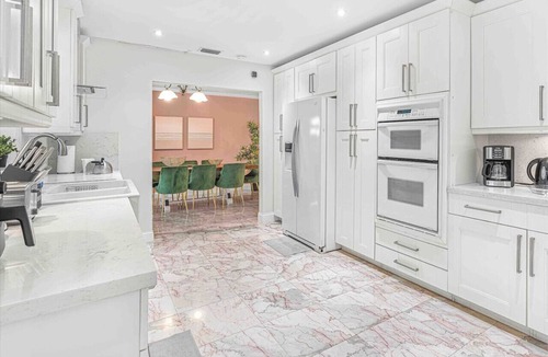 Ludlam Apartment | Chic Home 5BR/3BA Pool & Comfort
