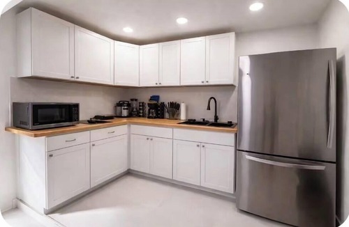 Terrace Park Apartment | Chic Private Suite for 6 near USF & Busch Garden