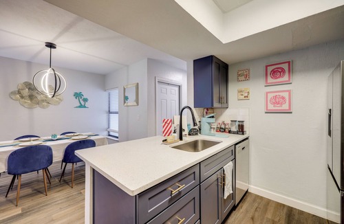 North Beach House | Chic Townhouse w/Hot Tub, 4 Mi to Atlantic Beach!
