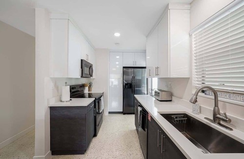 South Corals House | Chic Villa with Private Backyard Seahorse Villa3