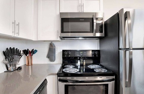 Central Business District Apartment | City Center Apartment - Free Parking & Great Views!