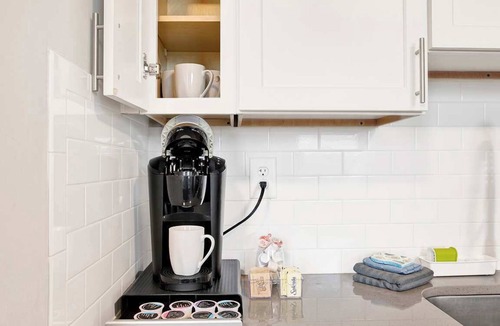 Central Business District Apartment | City Center Apartment - Free Parking & Great Views!