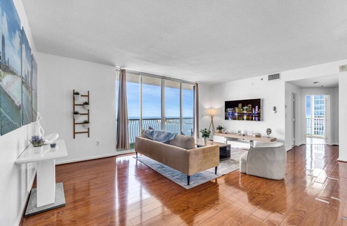 Brickell Apartment | City-View Retreat in Brickell 2BR + Free Parking