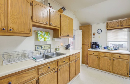 Stanton Cottage | Clanton Cottage w/Charcoal Grill & Porch!