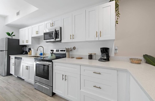 Liberty City House | Classic Vibes Home 3BR/2.5BA & Private Pool!