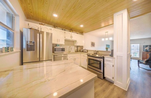 Brown Condo | Clean 2/2 Oceanfront New Smyrna Beach condo