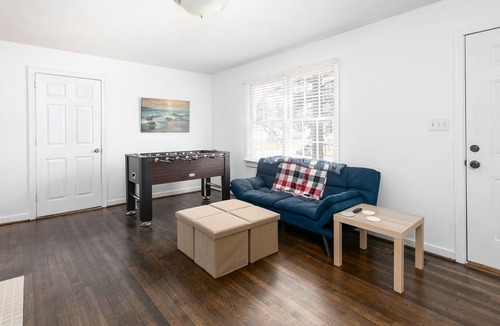 Fairfield House | Clean 3 Bedroom Near I-20 Quiet Neighborhood