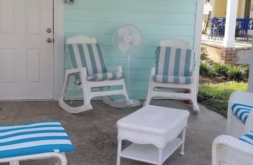 Old Town Cottage | Clean and comfortable 3bedroom 2 bath cottage near beach and olde town