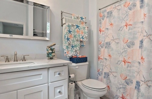 Old Town Cottage | Clean and comfortable 3bedroom 2 bath cottage near beach and olde town