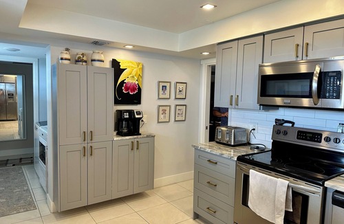Survey Creek Condo | Clean and fresh condo in Pompano Beach Palm Aire community. 90 day minimum term