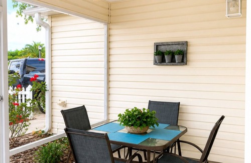 The Villages House | CLEAN, CLEAN, CLEAN; Walk to pools; Golf Cart Included; NO Xtra guest fees !