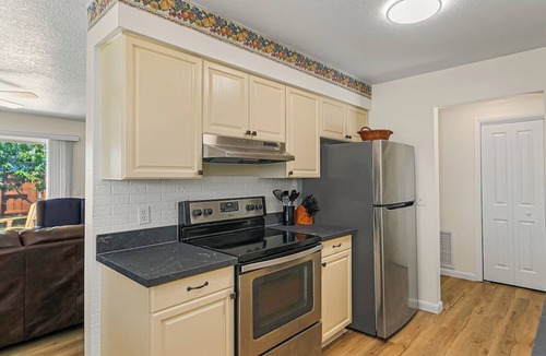 Rockledge House | Clean & Cozy! USSSA, Iceplex, Viera, Cocoa Beach, Cruises and Beaches nearby!