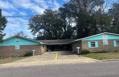 South Pensacola House | Close to Downtown Events, Restaurants, Markets, Beaches and Navy Base.