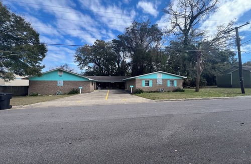 South Pensacola House | Close to Downtown Events, Restaurants, Markets, Beaches and Navy Base.