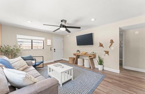 Cape Caneveral Beach Gardens House | Coastal Bungalow- 5 Minutes to the port!