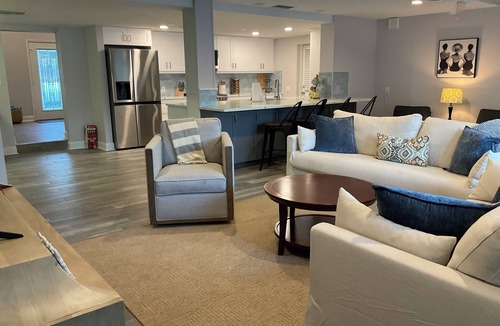 Holmes Beach Cottage | Coastal Charm Meets Cottage Chic! Sparkling Pool/Spa *4 Doors To The Beach*