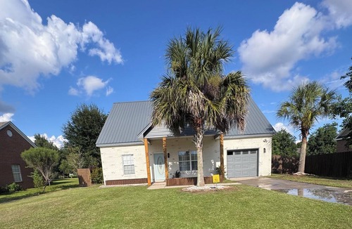 Freeport House | Coastal charm Retreat : Bay and Beach nearby