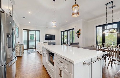 Bowens Addition House | Coastal Chic Snowbird-Friendly Home with Central AC, High-Speed WiFi, and Washer/Dryer