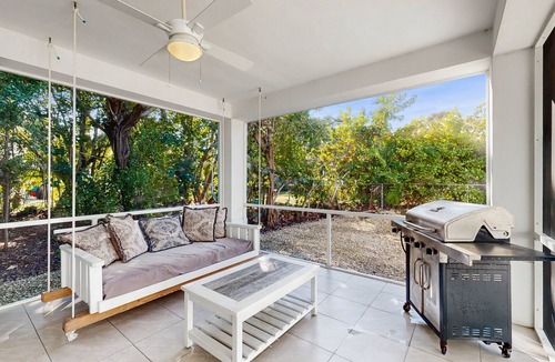 Bowens Addition House | Coastal Chic Snowbird-Friendly Home with Central AC, High-Speed WiFi, and Washer/Dryer