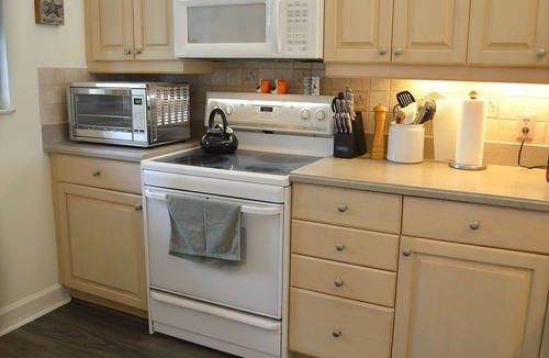 Stuart Condo | Coastal Comfort, 2BR Hutchinson Island Getaway by the Beach