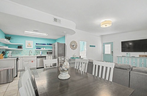 Villa Primera House | Coastal Cottage Getaway | Pet Friendly | Just Steps the Gulf!
